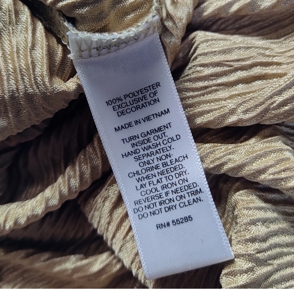 Express‎ Metallic Gold Crinkle Going out Top Cutout Size Medium - Picture 4 of 7